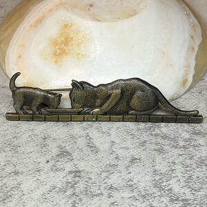 JJ Jonette Vintage Brass Tone Cat with Kitten Brooch